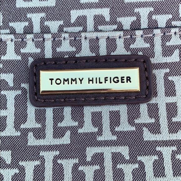 Tommy Hilfiger Canvas Monogram Wristlet - Picture 2 of 7